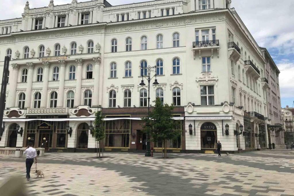 Апартаменти Flat In The Center Of
