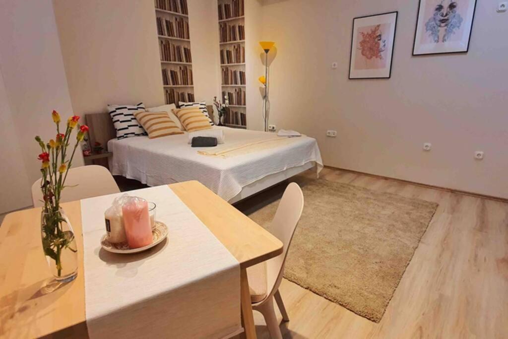 Flat In The Center Of Апартаменти *