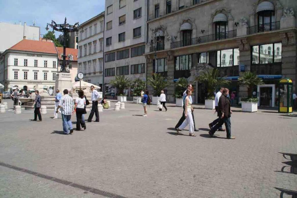 Flat In The Center Of Апартаменти